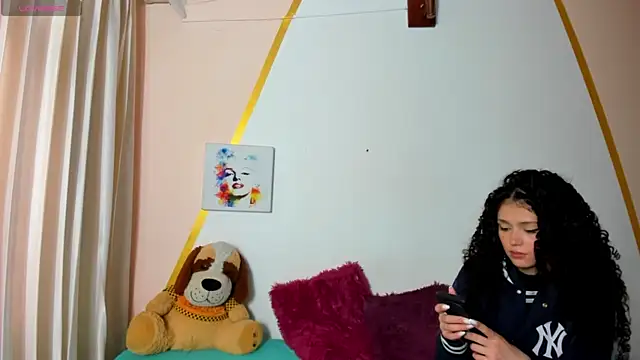 Snapshot of MapeDiamond chatting on April 13, 2026, 3:05 pm MapeDiamond online show from April 13, 2026, 3:05 pm