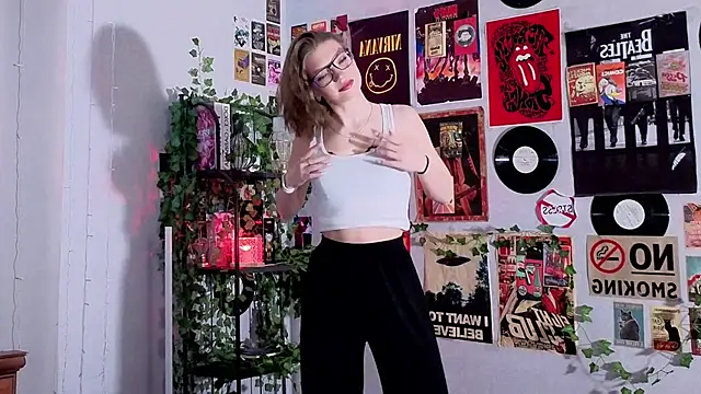 Snapshot of JeaneneWoltz chatting on January 15, 2026, 10:07 am JeaneneWoltz online show from January 15, 2026, 10:07 am