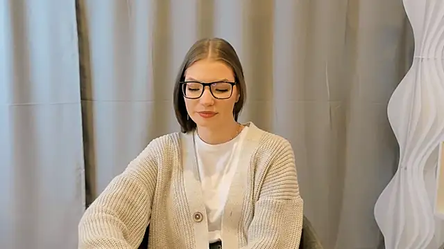 JeaneneWoltz online show from December 16, 2025, 9:13 am