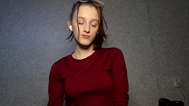 Snapshot of LisaBoddy chatting on December 17, 2025, 11:48 am LisaBoddy online show from December 17, 2025, 11:48 am