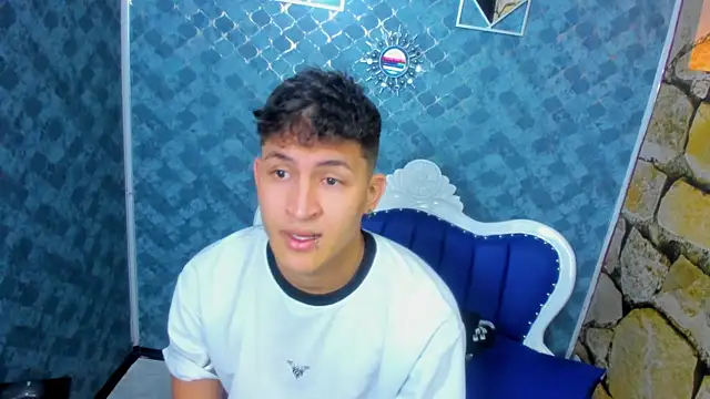 Snapshot of Ethan_Waalker chatting on December 23, 2025, 4:01 am Ethan Waalker online show from December 23, 2025, 4:01 am