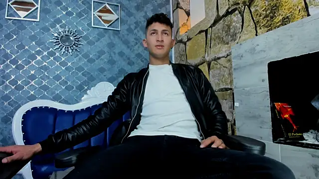 Snapshot of Ethan_Waalker chatting on January 6, 2026, 5:00 am Ethan Waalker online show from January 6, 2026, 5:00 am