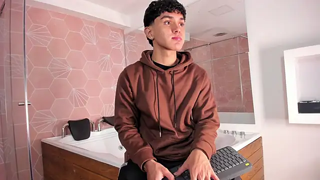 Snapshot of _TaylorBlack chatting on January 8, 2026, 11:38 am TaylorBlack online show from January 8, 2026, 11:38 am