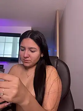 Snapshot of Camila_sanchez25 chatting on April 26, 2026, 8:28 pm Camila sanchez25 online show from April 26, 2026, 8:28 pm