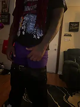 daddydarkskindikk online show from April 23, 2026, 4:19 pm