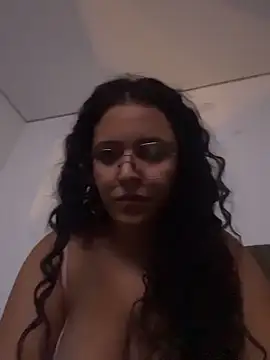 mayhoneyhot online show from February 5, 2026, 10:27 pm