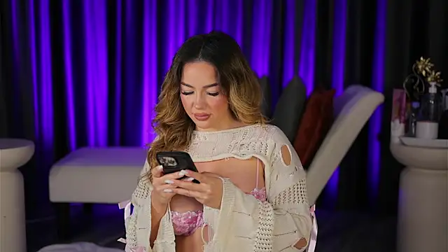 Snapshot of SelenneDream chatting on December 21, 2025, 6:09 pm SelenneDream online show from December 21, 2025, 6:09 pm