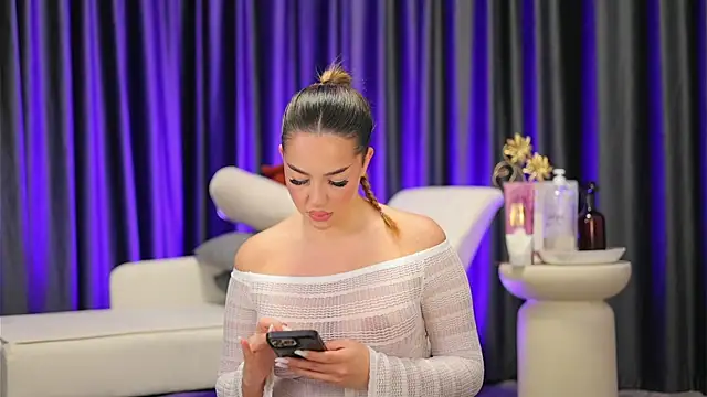 Snapshot of SelenneDream chatting on December 18, 2025, 5:39 pm SelenneDream online show from December 18, 2025, 5:39 pm