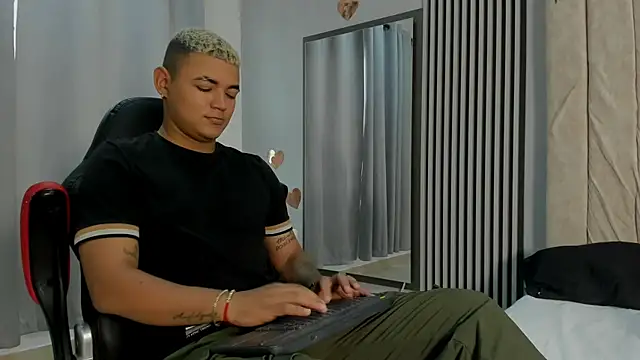 Snapshot of dante_jonss chatting on December 19, 2025, 9:06 pm dante jonss online show from December 19, 2025, 9:06 pm