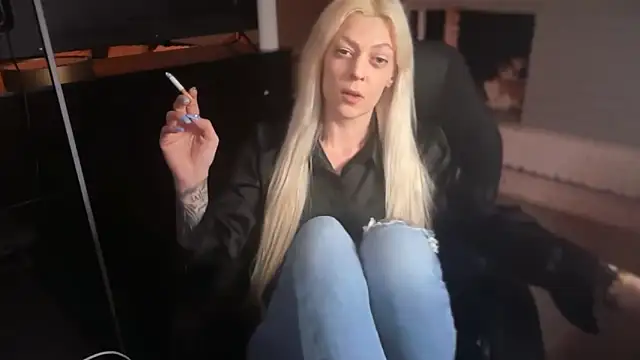 Snapshot of Melina_Diamond chatting on January 15, 2026, 9:51 pm Melina Diamond online show from January 15, 2026, 9:51 pm