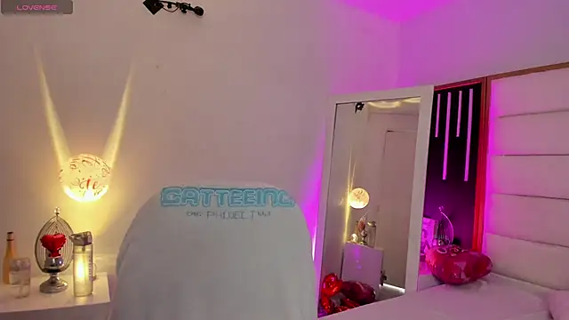 Snapshot of JuliMonroe19 chatting on February 12, 2026, 1:33 pm JuliMonroe19 online show from February 12, 2026, 1:33 pm