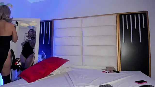 Snapshot of JuliMonroe19 chatting on February 24, 2026, 1:01 pm JuliMonroe19 online show from February 24, 2026, 1:01 pm