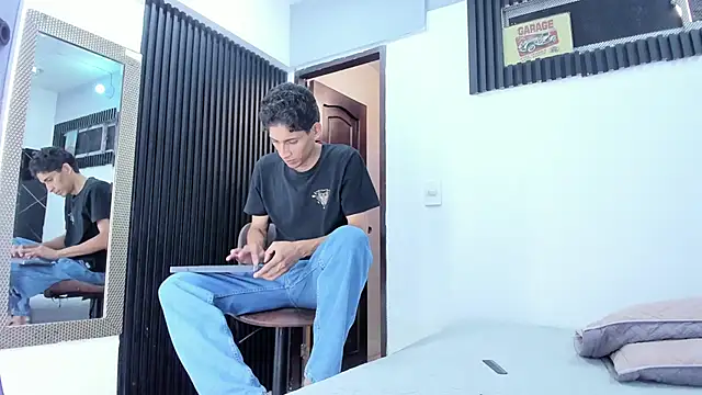 Snapshot of Emer_santos chatting on May 9, 2026, 8:01 pm Emer santos online show from May 9, 2026, 8:01 pm