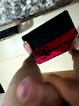 Snapshot of SnakyBolt chatting on December 16, 2025, 9:52 pm SnakyBolt online show from December 16, 2025, 9:52 pm