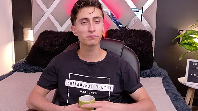 Snapshot of Ithan_Skin chatting on December 20, 2025, 11:24 am Ithan Skin online show from December 20, 2025, 11:24 am