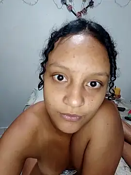 LolaAndBugs  online show from February 6, 2026, 11:45 pm