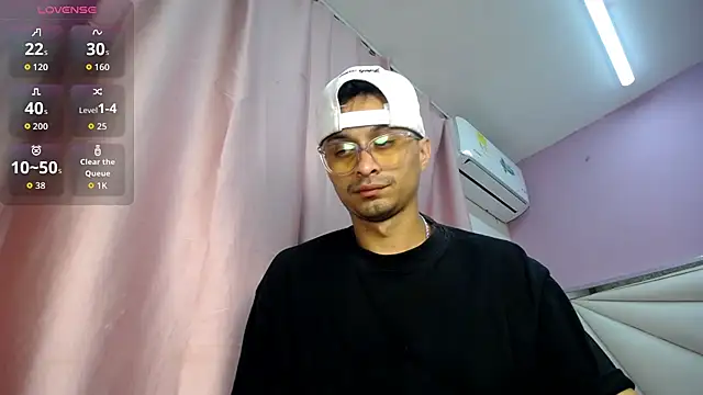 Snapshot of Ares_funn chatting on December 21, 2025, 11:56 am Ares funn online show from December 21, 2025, 11:56 am