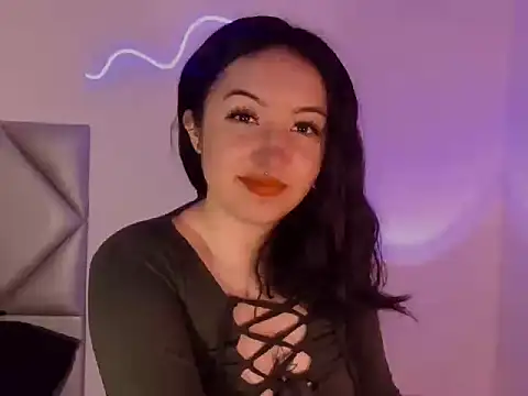 Snapshot of Lyra_Monrroy chatting on December 22, 2025, 1:28 am Lyra Monrroy online show from December 22, 2025, 1:28 am