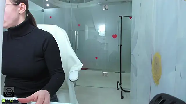 missdominna online show from March 31, 2026, 2:46 am