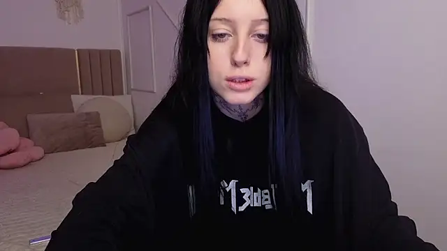 Snapshot of Sn0w__queen chatting on February 26, 2026, 8:25 am Sn0w queen online show from February 26, 2026, 8:25 am