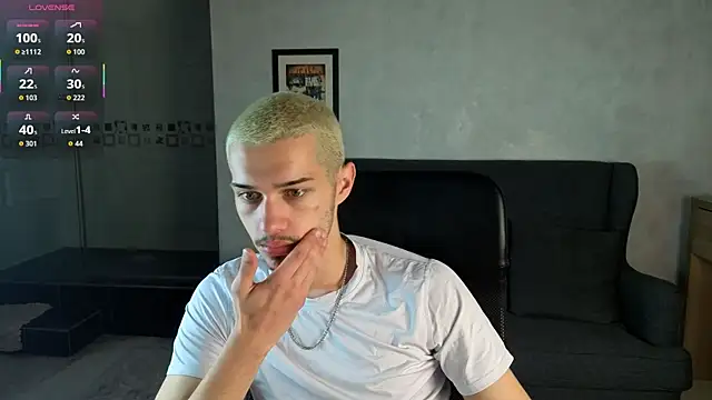 KaydenDrew online show from May 17, 2026, 4:23 am