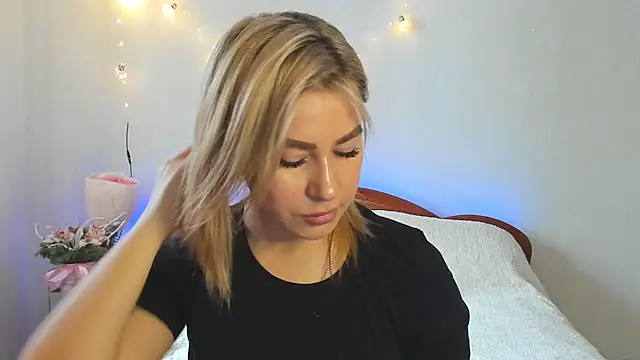 Roxi Joy online show from February 12, 2026, 12:49 pm