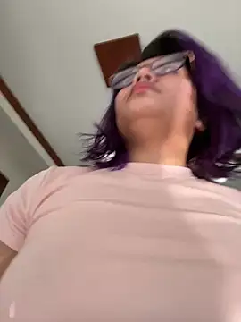 Aljycatx online show from April 15, 2026, 7:36 am