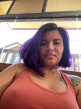 Aljycatx online show from April 13, 2026, 4:38 am