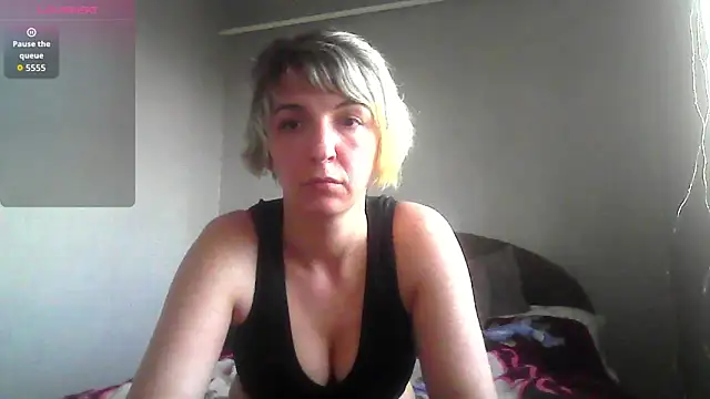 Lana Foxyy online show from April 6, 2026, 3:57 pm