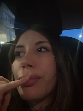 saphirafox online show from March 16, 2026, 5:59 pm