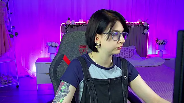 Snapshot of ElenaSomerhalder chatting on January 7, 2026, 9:58 am ElenaSomerhalder online show from January 7, 2026, 9:58 am