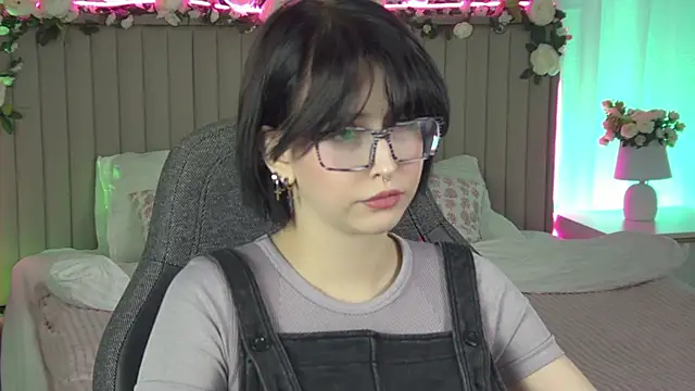 Snapshot of ElenaSomerhalder chatting on January 13, 2026, 9:57 am ElenaSomerhalder online show from January 13, 2026, 9:57 am