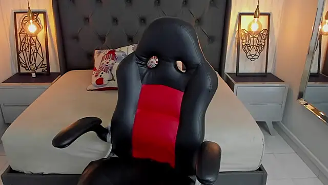 angelinemore online show from December 17, 2025, 8:03 pm