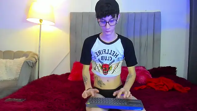 Snapshot of im_thomass chatting on January 7, 2026, 12:21 pm im thomass online show from January 7, 2026, 12:21 pm