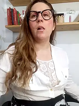 SofiEsteves online show from May 13, 2026, 1:40 pm