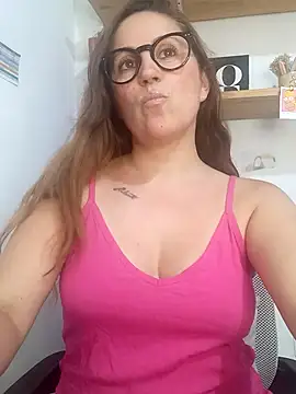 Snapshot of SofiEsteves chatting on February 10, 2026, 6:18 pm SofiEsteves online show from February 10, 2026, 6:18 pm