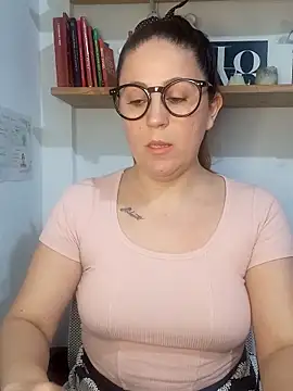 SofiEsteves online show from May 25, 2026, 4:28 pm