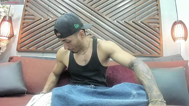 Snapshot of Ares_Stone chatting on December 19, 2025, 7:49 pm Ares Stone online show from December 19, 2025, 7:49 pm