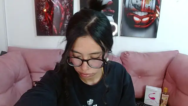 Snapshot of miamooncs chatting on January 10, 2026, 3:18 pm miamooncs online show from January 10, 2026, 3:18 pm