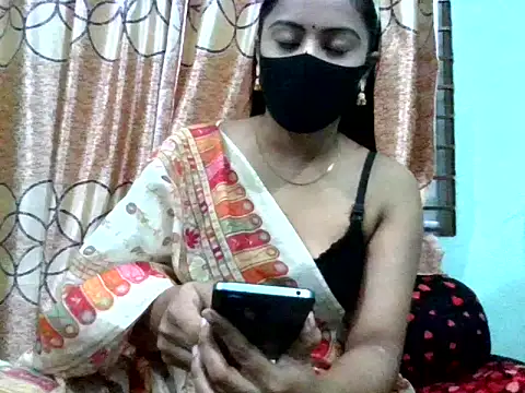 Snapshot of Oporajita_07 chatting on December 21, 2025, 6:42 pm Oporajita 07 online show from December 21, 2025, 6:42 pm