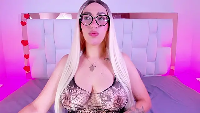 CamilleJuicy  online show from April 11, 2026, 12:31 pm