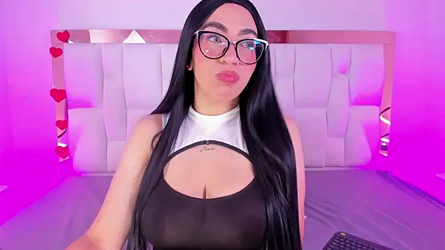 Snapshot of CamilleJuicy_ chatting on May 15, 2026, 12:58 pm CamilleJuicy online show from May 15, 2026, 12:58 pm