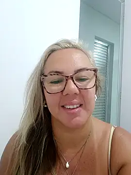 Snapshot of Pamelamilf chatting on January 13, 2026, 3:38 pm Pamelamilf online show from January 13, 2026, 3:38 pm