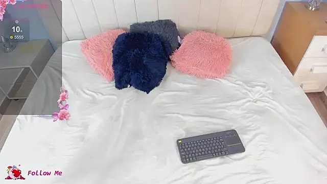 Snapshot of Briana_Goldd chatting on February 27, 2026, 8:19 pm Briana Goldd online show from February 27, 2026, 8:19 pm