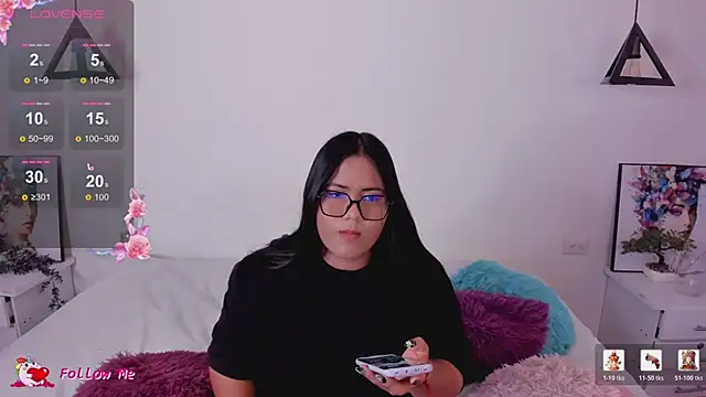 Snapshot of Briana_Goldd chatting on May 3, 2026, 3:11 am Briana Goldd online show from May 3, 2026, 3:11 am