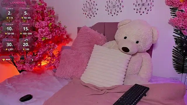 Snapshot of Nickie_reed_ chatting on April 2, 2026, 9:32 pm Nickie reed online show from April 2, 2026, 9:32 pm