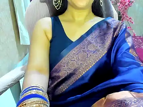 Snapshot of DimondGirl_ chatting on April 12, 2026, 5:44 am DimondGirl online show from April 12, 2026, 5:44 am