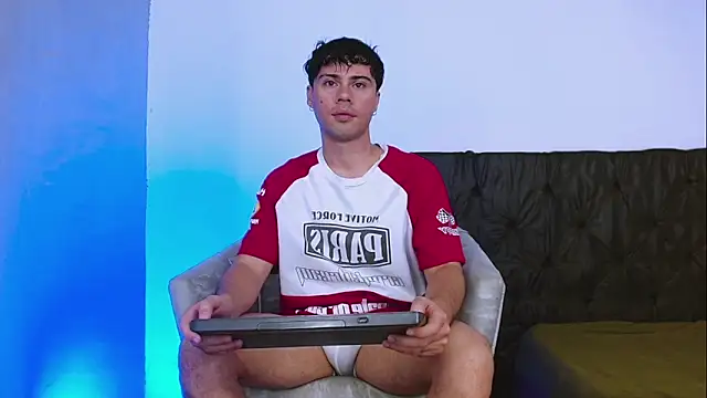 ITHAN DREAMBOY online show from February 25, 2026, 2:06 pm