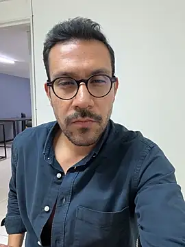 Snapshot of AdrianGarcia89 chatting on April 9, 2026, 2:02 am AdrianGarcia89 online show from April 9, 2026, 2:02 am