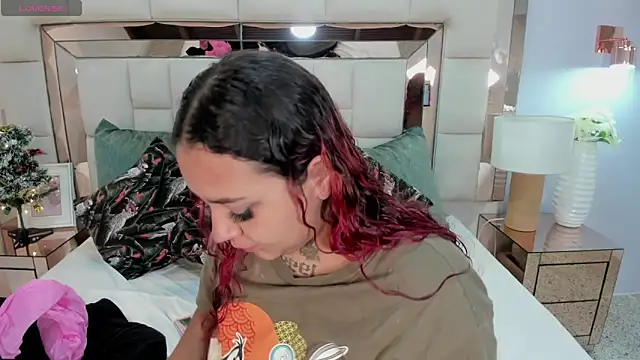 Snapshot of ateneaa_dioosa chatting on December 19, 2025, 11:45 am ateneaa dioosa online show from December 19, 2025, 11:45 am